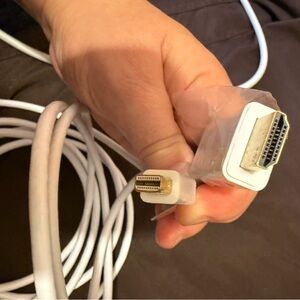 Apple White HDMI to Mini DisplayPort Cable